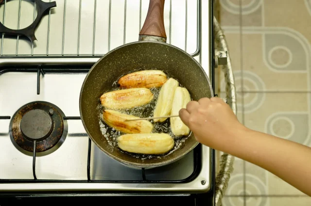 "Con esto no se juega": Sanidad alerta sobre el peligro de reutilizar el aceite de freír más de 3 veces