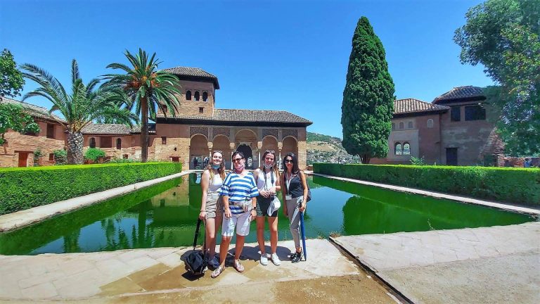 Granada y el valor oculto de las visitas guiadas; la inversión más inteligente al viajar