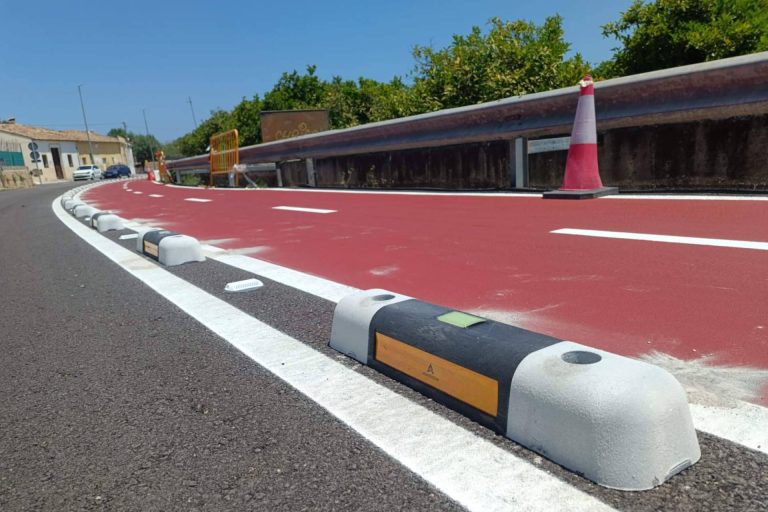Sevilla, Cartagena y Alicante apuestan por el separador de carril bici fotoluminiscente de Abadecom Urban