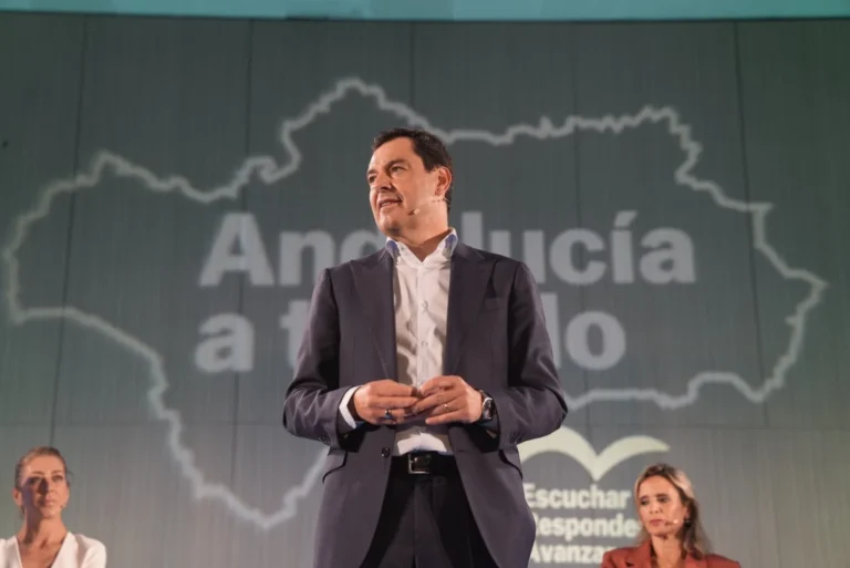 Juanma Moreno lamenta una sociedad cada vez 