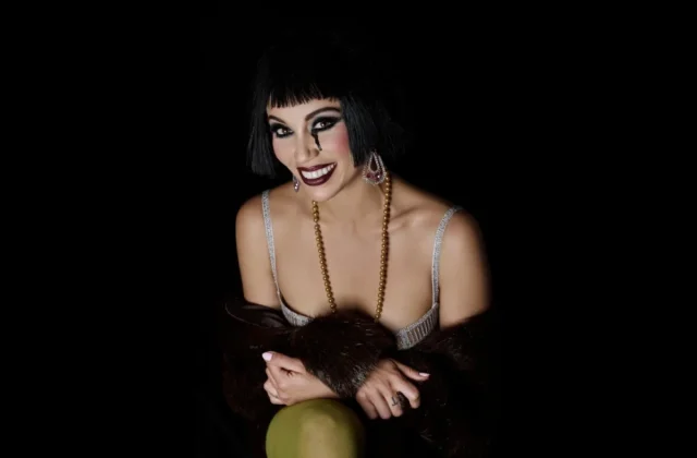 ¿Bienvenidos al Cabaret? No, Wilkommen al Kit Kat Klub