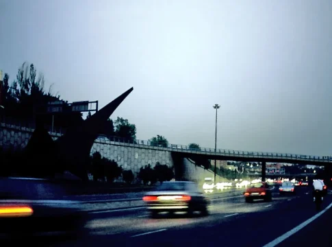 Sobrevivir a la M-30 en los 90: el día que decidieron soterrar el 'Scalextric' de Atocha y Madrid cambió para siempre Sobrevivir a la M-30 en los 90: el día que decidieron soterrar el 'Scalextric' de Atocha y Madrid cambió para siempre