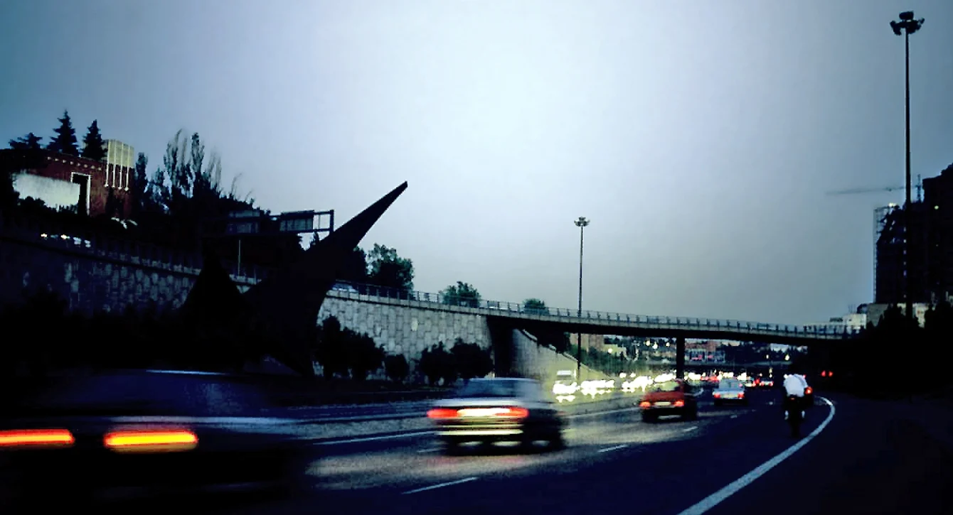 Sobrevivir a la M-30 en los 90: el día que decidieron soterrar el 'Scalextric' de Atocha y Madrid cambió para siempre Sobrevivir a la M-30 en los 90: el día que decidieron soterrar el 'Scalextric' de Atocha y Madrid cambió para siempre