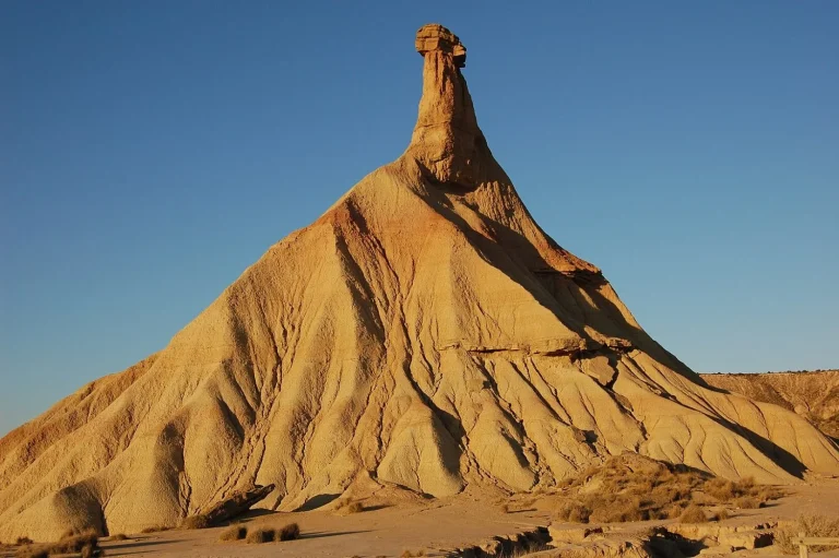 El 'Antelope Canyon' de Navarra: las rocas que el sol bajo de otoño convierte en un laberinto de sombras que te transporta a otro planeta