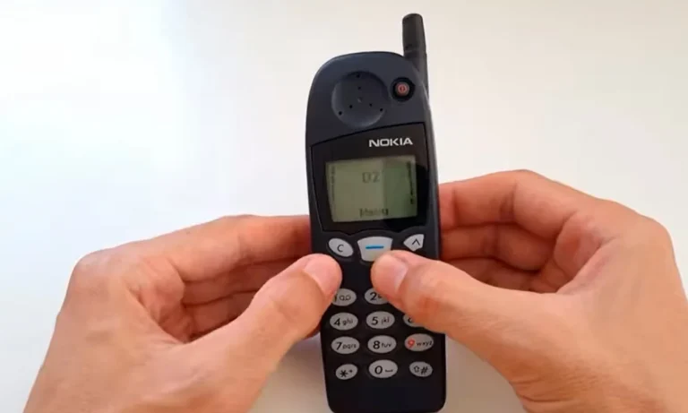 Encuentra el Nokia de su padre de 1998 y alucina: 