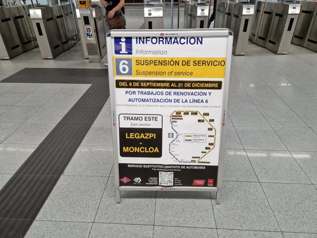 Óscar Puente echa gasolina al 'infierno' del Metro y atiza a Telemadrid: «Se vuelven muditos» 1 Cartel informativo de Metro de Madrid sobre las obras en Línea 6