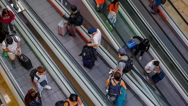 Huelga en Barajas: Expertos de la OCU explican cómo reclamar cancelaciones y retrasos de los vuelos Fuente: Agencias