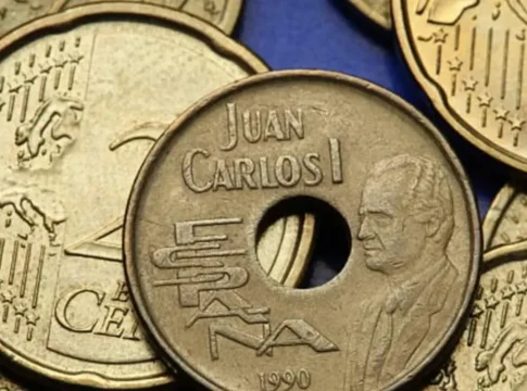 El misterio de las pesetas con agujero: la razón por la que tu abuelo guardaba monedas 'rotas' en el bolsillo El misterio de las pesetas con agujero: la razón por la que tu abuelo guardaba monedas 'rotas' en el bolsillo