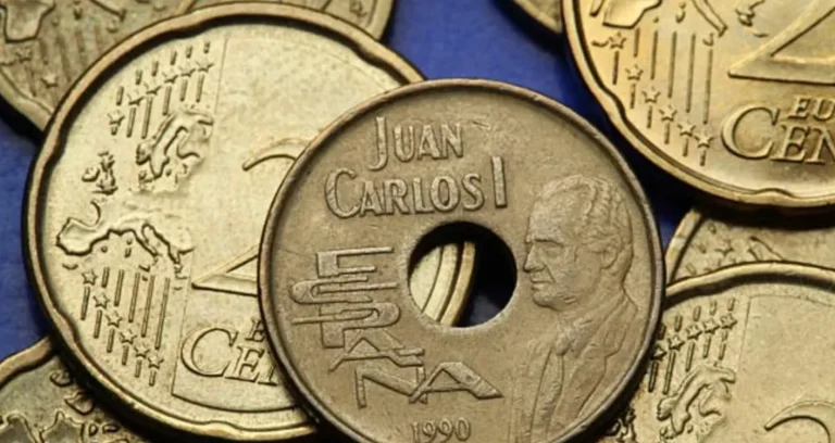 El misterio de las pesetas con agujero: la razón por la que tu abuelo guardaba monedas 'rotas' en el bolsillo