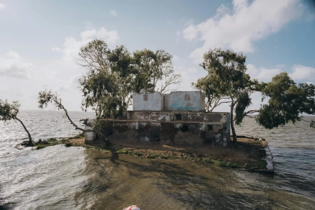 Un tsunami de gran magnitud estaría próximo a destruir una ciudad de España, según datos de la IA 