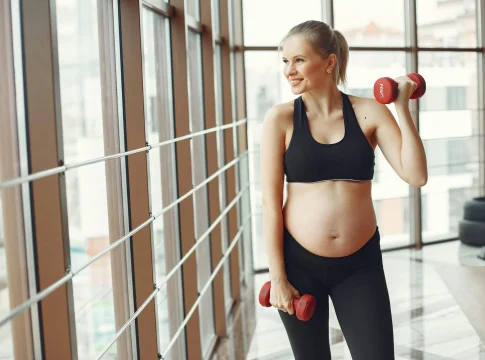 El entrenamiento de fuerza se ha convertido en un aliado para la gestación | Fuente: Pexels El entrenamiento de fuerza se ha convertido en un aliado para la gestación