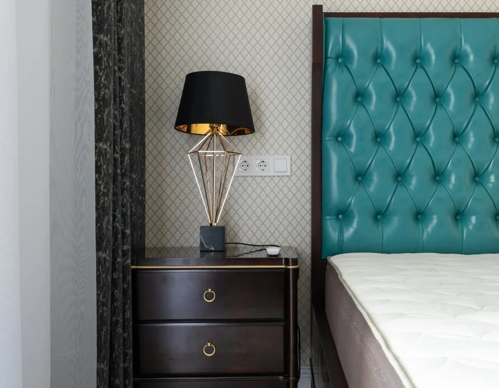 Enchufes tradicionales frente a los de superficie 