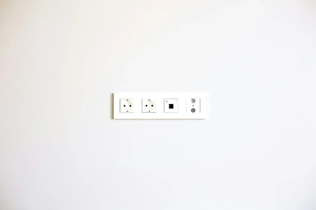 Qué son exactamente los enchufes de superficie y cómo funcionan