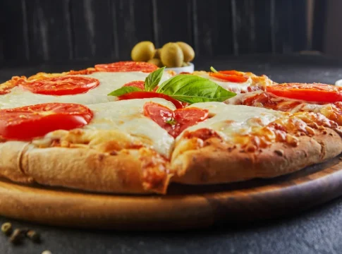 pizza napolitana feepik 3