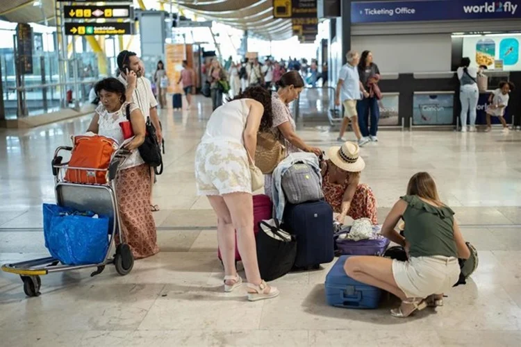Colas interminables, retrasos y ratas por la Terminal 1: la huelga indefinida de Barajas sigue generando caos Fuente: Europa Press