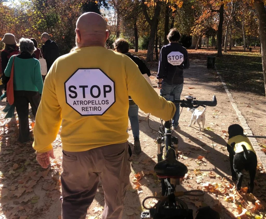 Vecinos protestan en El Retiro para que se cambie la normativa de vehículos