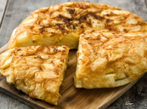 La receta 'secreta' de la tortilla de patatas: la batalla nacional entre 'concebollistas' y 'sincebollistas' tiene una explicación histórica La receta 'secreta' de la tortilla de patatas: la batalla nacional entre 'concebollistas' y 'sincebollistas' tiene una explicación histórica