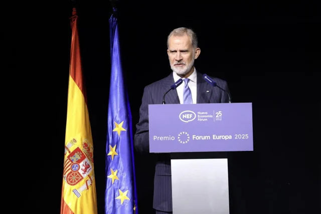 Felipe VI y Letizia suspenden su agenda en la Comunidad Valenciana y emiten un comunicado de alerta máxima: “seamos prudentes”
