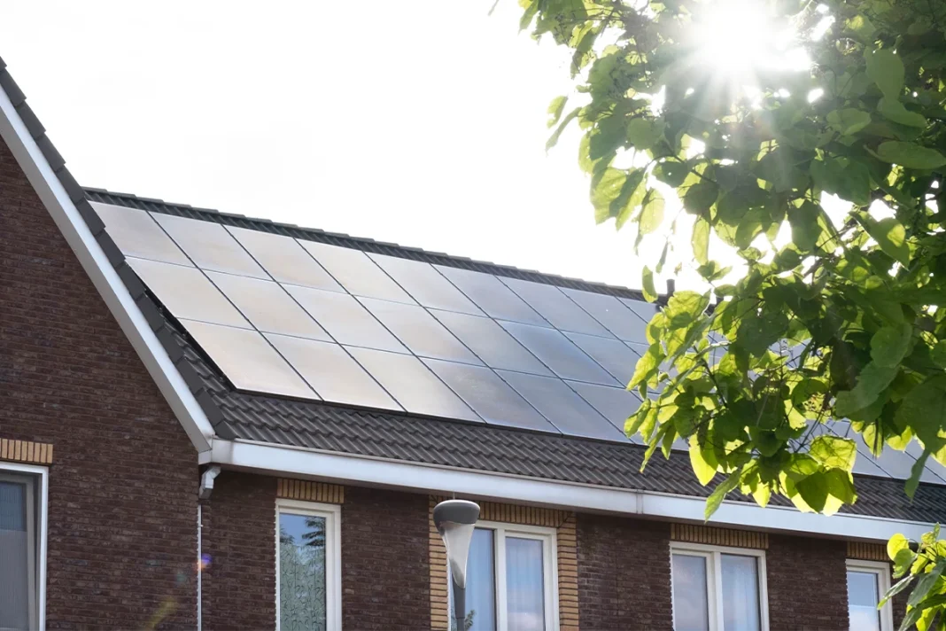 ¿MERECE LA PENA INSTALAR PANELES SOLARES?