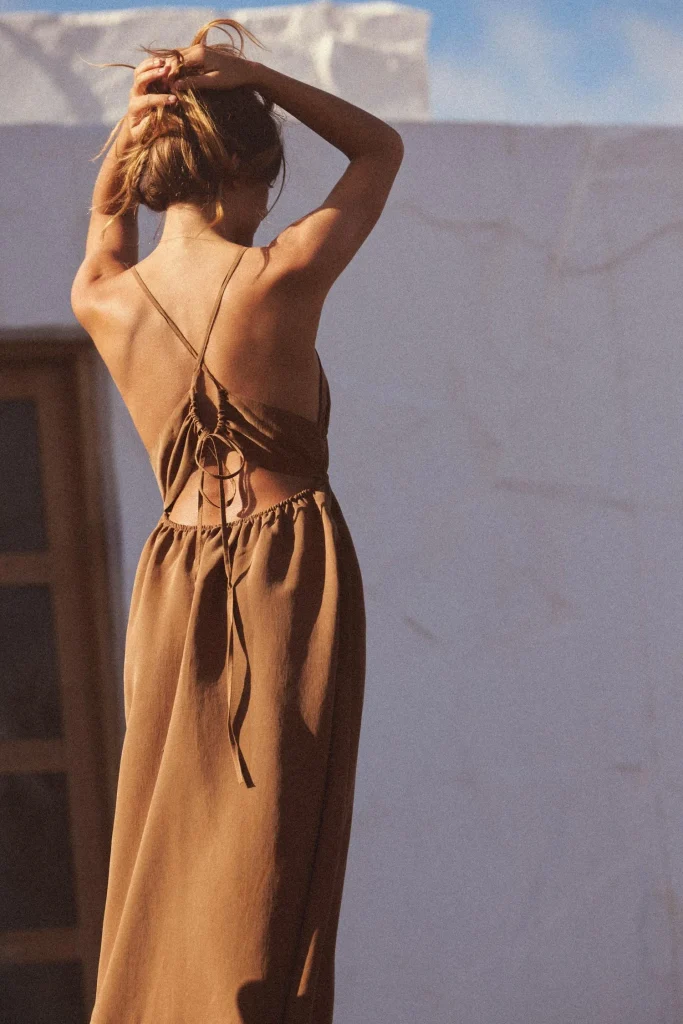 El vestido otoñal de Zara enamora a primera vista | Fuente: Zara