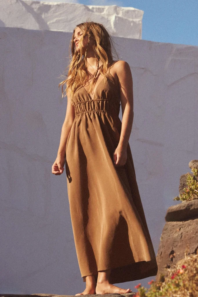 El vestido otoñal de Zara enamora a primera vista