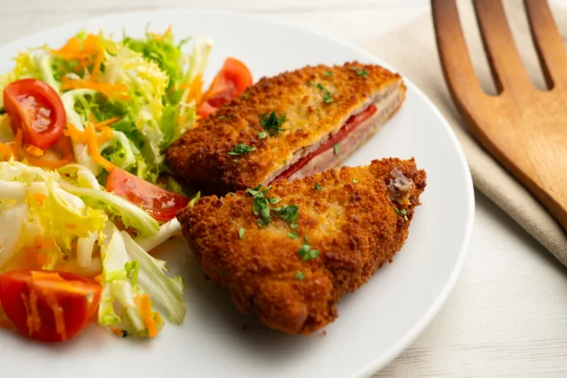 Jamás lleva atún ni tomate", José Ramírez (58), cocinero extremeño, grita el error de la milanesa asturiana que mata recetas familiares hace 50 años