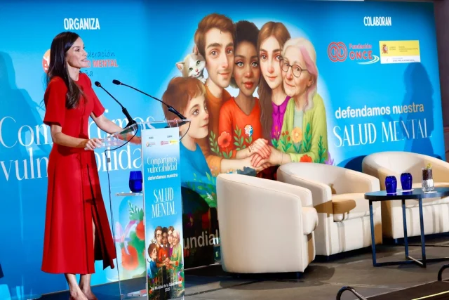 ¿Exigencia Real? Una experta en colorimetría explica por qué la reina Letizia ya no puede usar el color rojo y desvela cuál es el que "simboliza una etapa de madurez"
