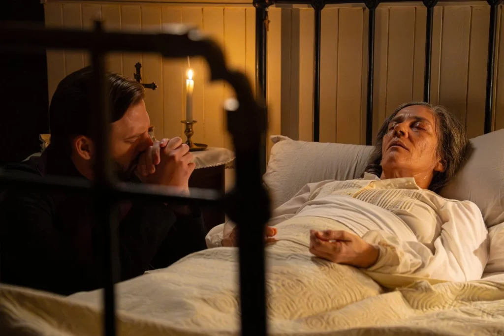 Curro se sacrifica por Ángela, un personaje regresa y otro miente con descaro en ‘La Promesa’ 1 El regreso misterioso de Vera y la situación médica de Petra se complican en ‘La Promesa'