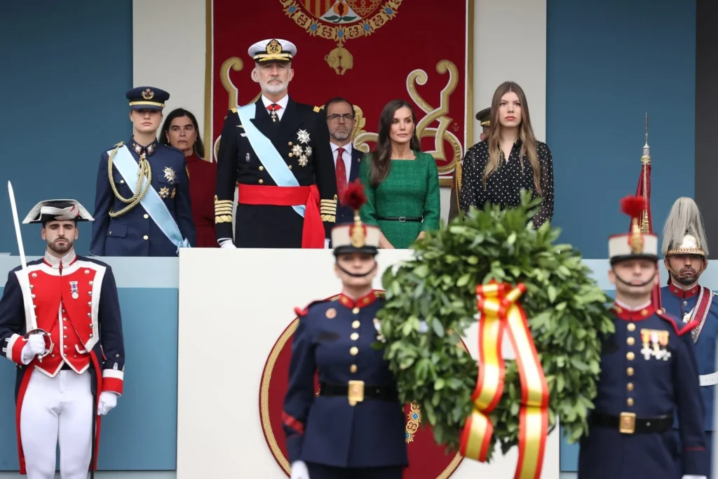 La princesa Leonor rompe el silencio: Las confesiones inéditas que desvelan cómo es realmente su relación con la Infanta Sofía, más allá de las fotos 2 Los caminos separados de las hijas de los Reyes
