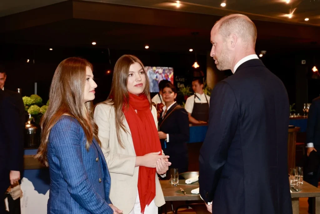 La infanta Sofía confiesa su "incomodidad" ante el Rey y la Reina, y se plantea no acompañar a Leonor en los Premios Princesa de Asturias 4 La estrategia de Casa Real con la infanta Sofía y la princesa Leonor