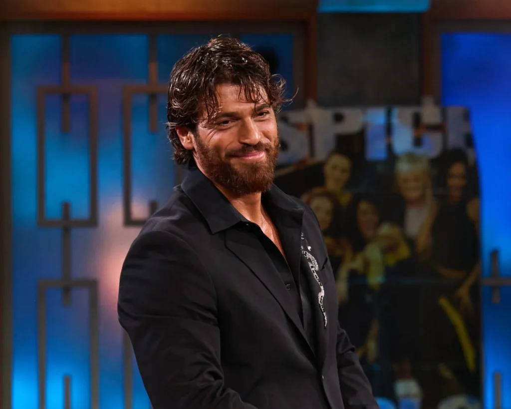 “Me venía abajo porque no te entendía": Can Yaman se desnuda en 'La Revuelta' y revela algunos secretos que incluyen a David Broncano 2 ‘La Revuelta' le hace un peculiar regalo a Can Yaman