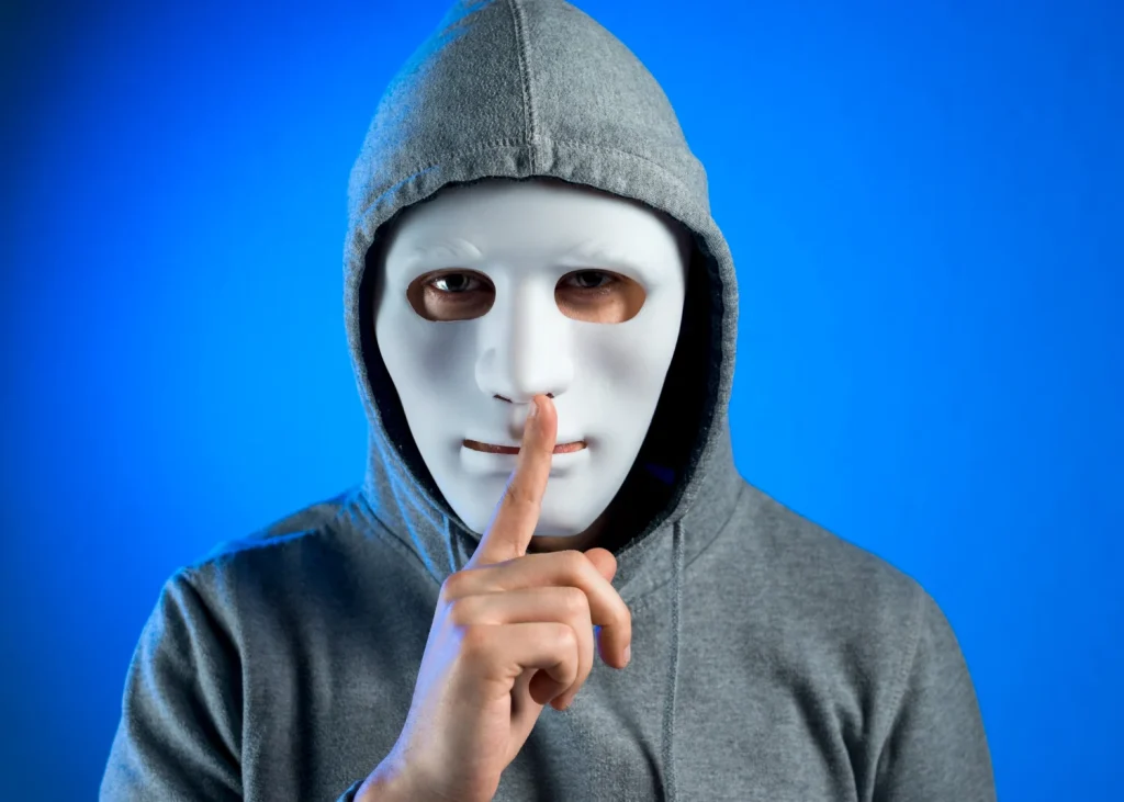 El forense digital desvela cuál es ese dato que se mantiene intacto incluso después de haber borrado todo el historial de navegación. Fuente: Freepik 
