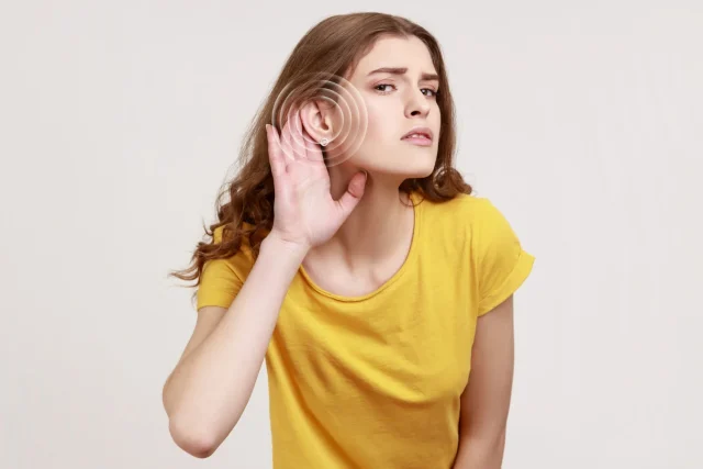 "Dr. Carlos Pena (67), audiólogo: 'Esa pérdida de audición leve que notas solo en reuniones es demencia precoz empezando. Tu cerebro se está apagando en silencio si no empiezas a hacer esto'"