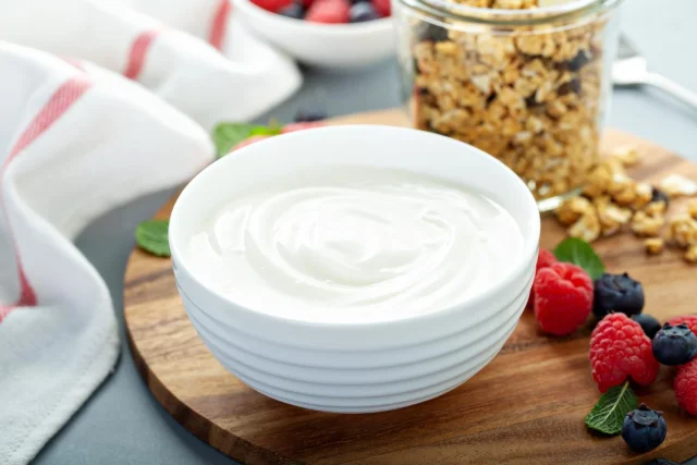 Dra. Marta Pedraza (41), nutricionista de elite: "El yogur que compras para cuidar la microbiota puede estar causándote resistencia a antibióticos, si te sucede esto déjalo ya"
