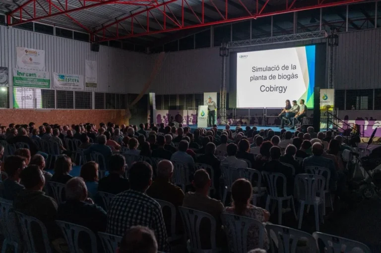 Más de 350 ganaderos y agricultores se reúnen en La Sentiu de Sió para mostrar su apoyo a la planta de biogás Cobirgy