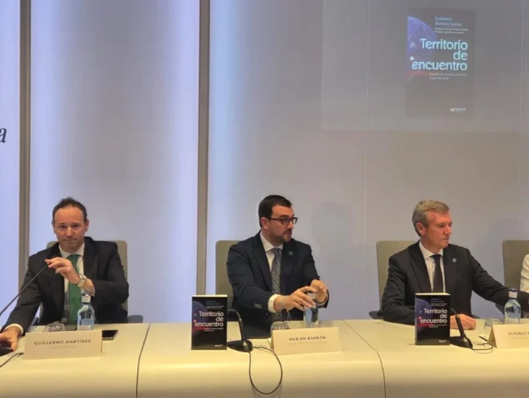 Guillermo Martínez presenta ‘Territorio de encuentro’ con los presidentes de Asturias y Galicia
