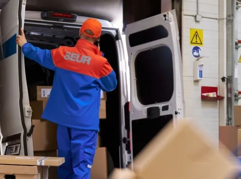 SEUR España se prepara para la campaña navideña: los empleos que más se ofrecen y los que más faltan Fuente: SEUR