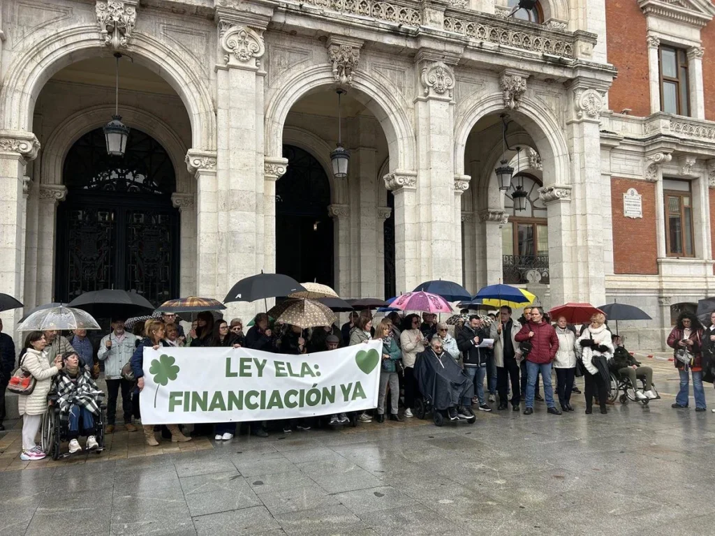 Cuidadores, medicina, alimentación... Cuánto cuesta vivir con ELA frente a los 10.000 euros que promete el Gobierno 3 Alimentación, terapias y gastos ocultos: el día a día que no sale en los titulares