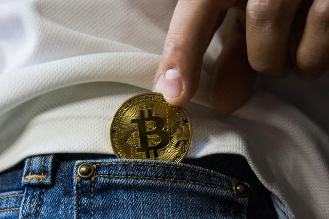 Metaplanet alcanza 20,000 BTC y enfrenta caída del precio accionario