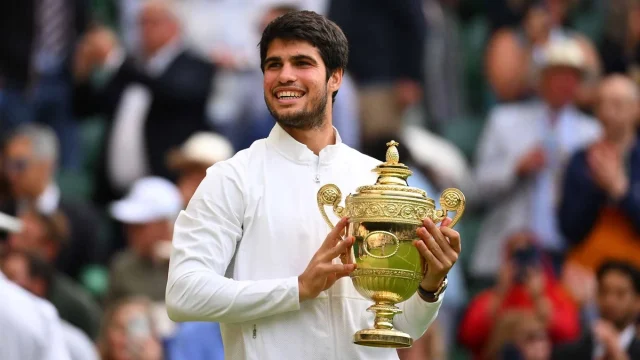 Carlos Alcaraz supera a Nadal y entra en la historia