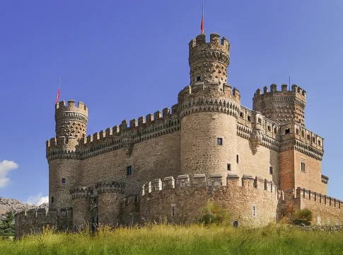 Manzanares el Real abre zonas prohibidas del castillo medieval en visitas nocturnas: la leyenda que solo te cuentan si vas en noviembre Manzanares el Real abre zonas prohibidas del castillo medieval en visitas nocturnas: la leyenda que solo te cuentan si vas en noviembre