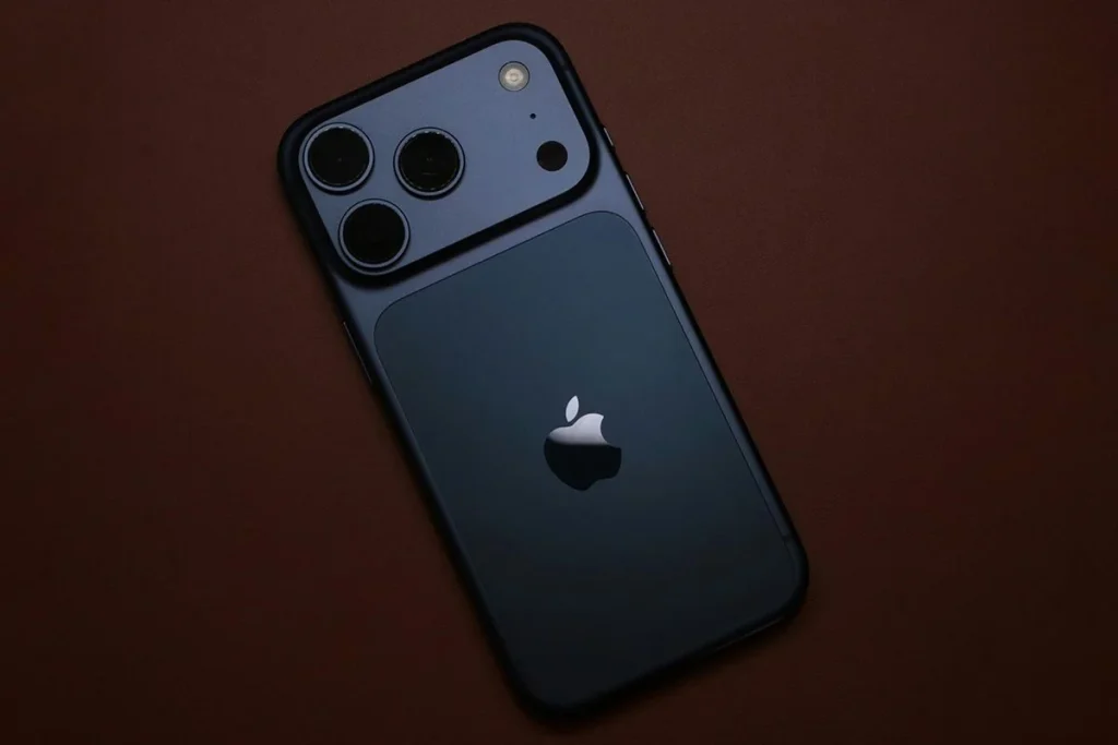 Comparación entre salario mínimo y el precio del nuevo iPhone 17