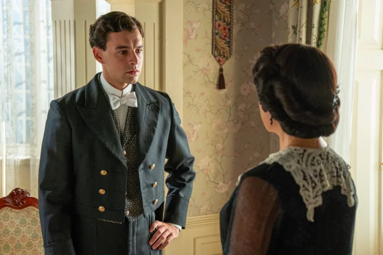 Curro es acorralado en 'La Promesa': Traiciona a Ángela en el peor momento mientras una gran noticia llega a un palacio cada día más eclipsado