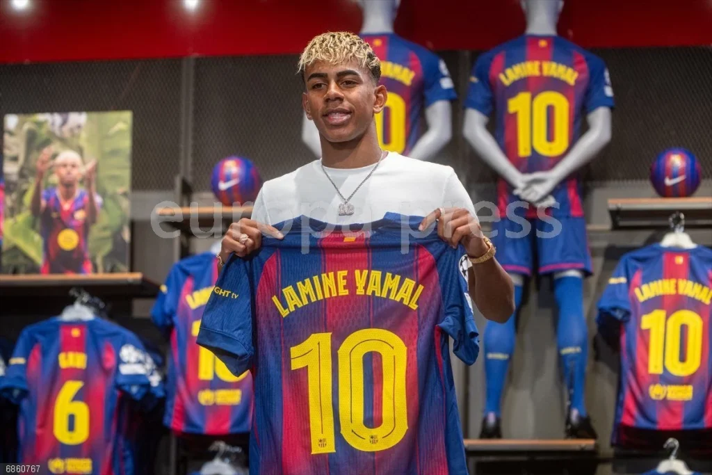 Los caros lujos de Lamine Yamal en su primera mansión a los 18 años en “La Moraleja” de Barcelona 3 De Rocafonda a la élite