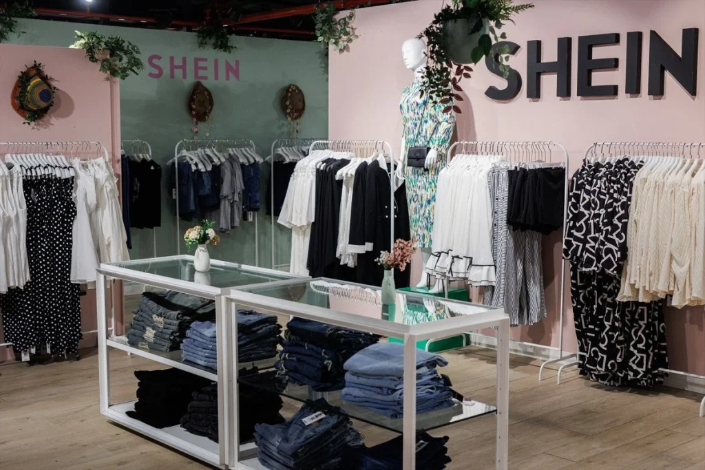 De la web a la calle: Shein llega a París (y a cinco ciudades más)