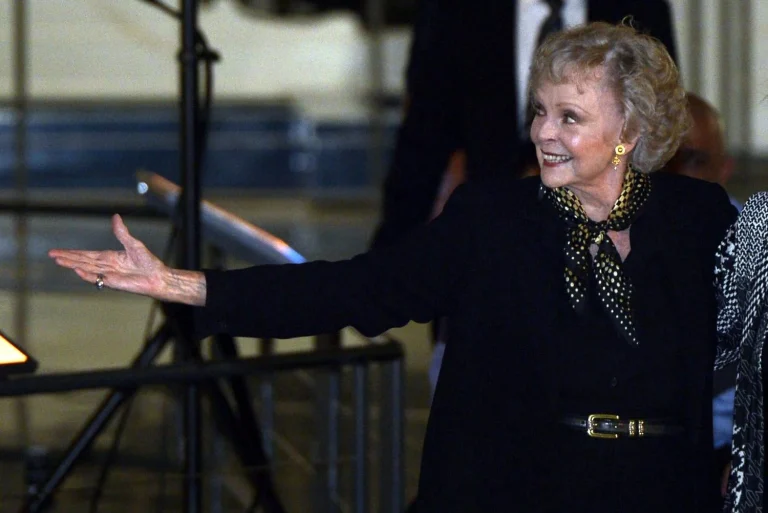 Muere a los 100 años June Lockhart, actriz de Lassie y Perdidos en el espacio