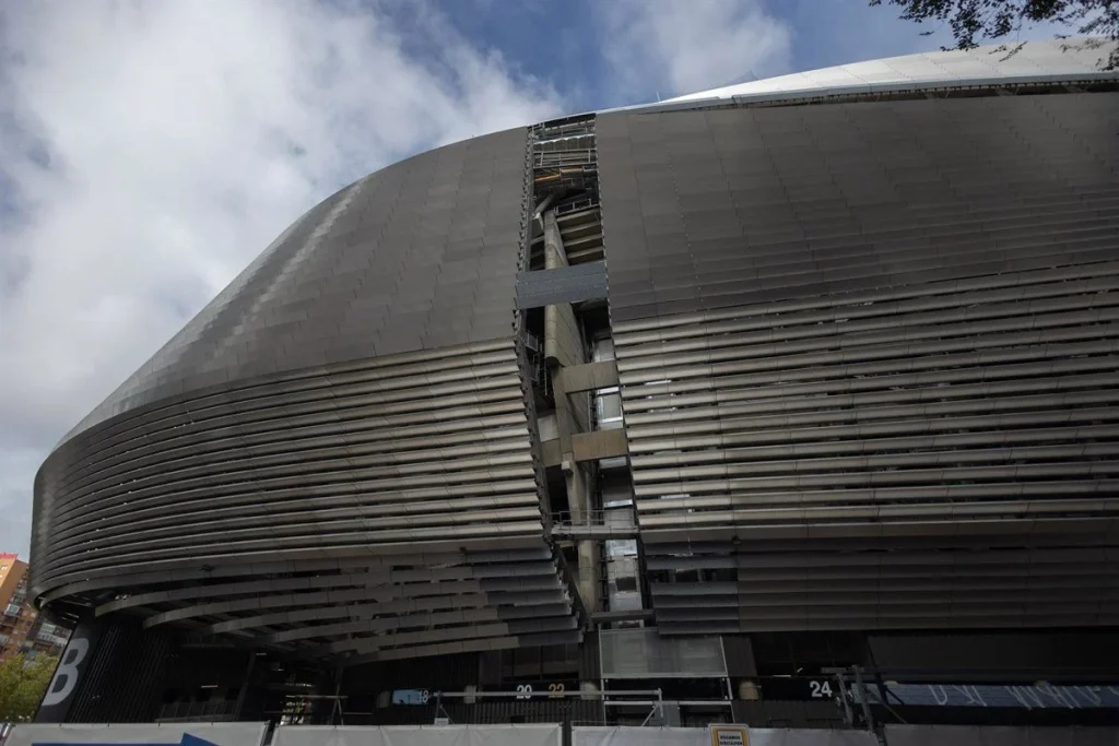 La historia del pequeño grupo de vecinos del Bernabéu que ha tumbado a Florentino Pérez y el Real Madrid 2 El Bernabéu como “eventódromo”: cómo cambió el barrio