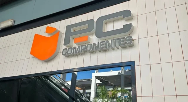 El chollo del año en PcComponentes: La Smart TV 4K para gaming y cine que baja de 900 a 300 euros y tienes pocas horas para ir por ella