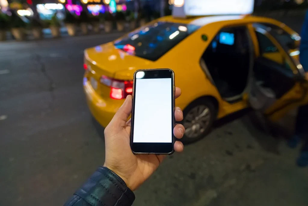 Los taxis sin conductor ya tienen fecha y lugar para su estreno europeo gracias a Uber 1 El estreno de taxis automáticos marca un hito en la movilidad urbana de Europa
