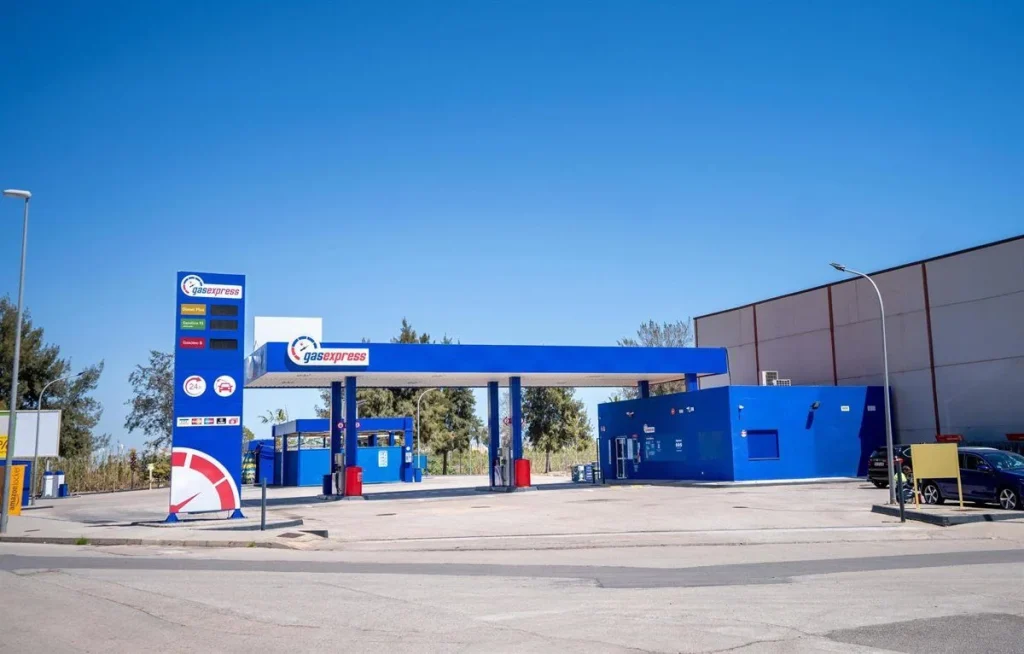 Adiós al gasolinero de toda la vida: las gasolineras sin personal se multiplican y cambian el modelo de repostar 3 El fin del gasolinero y el auge del autoservicio